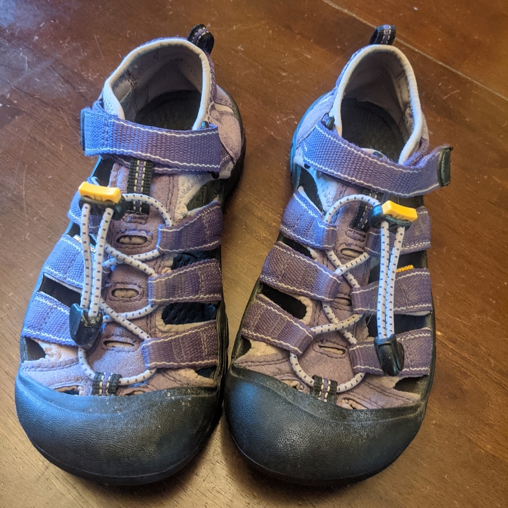 Keen shoes size 4